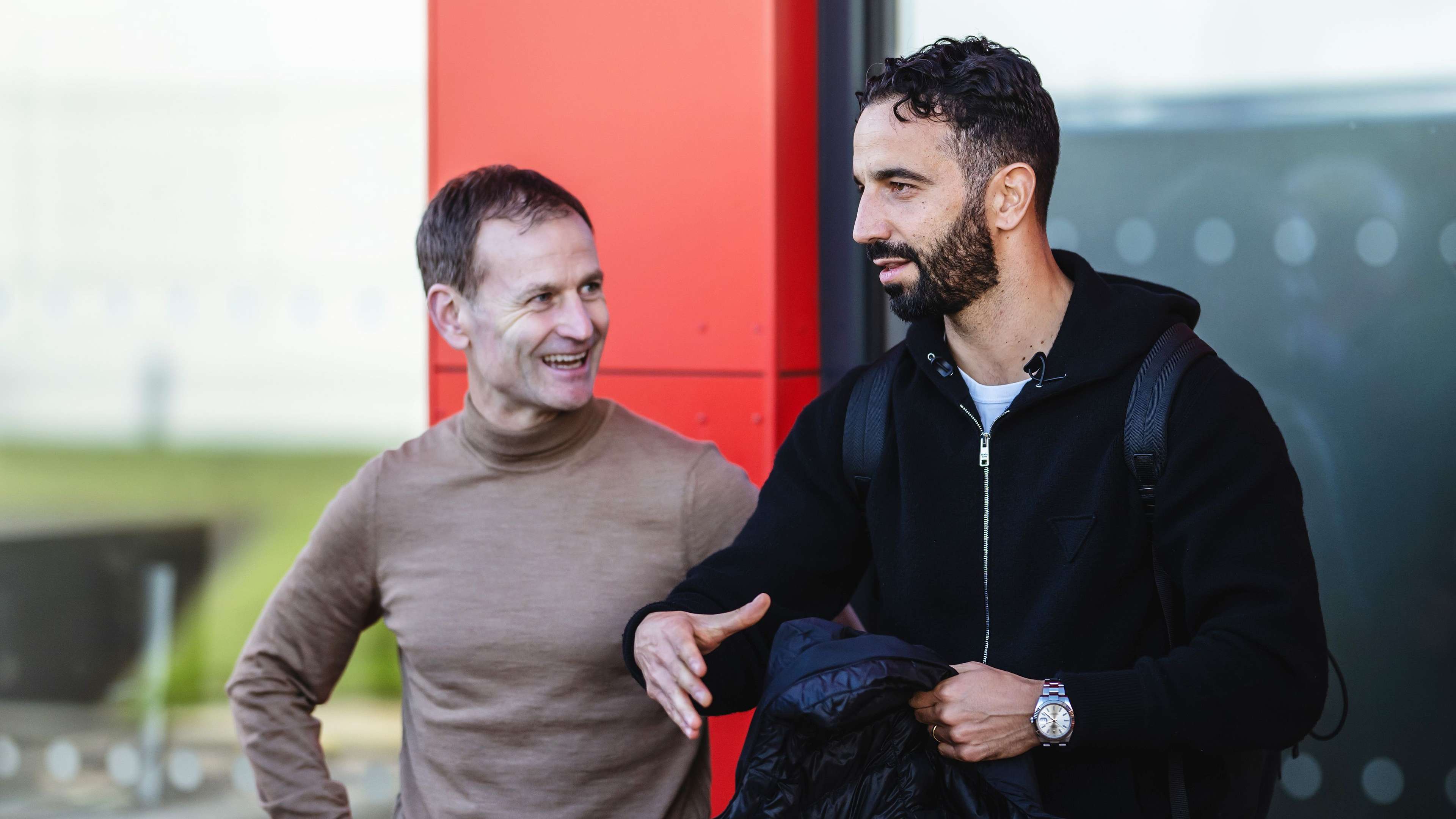 显示了他在 显示了他在